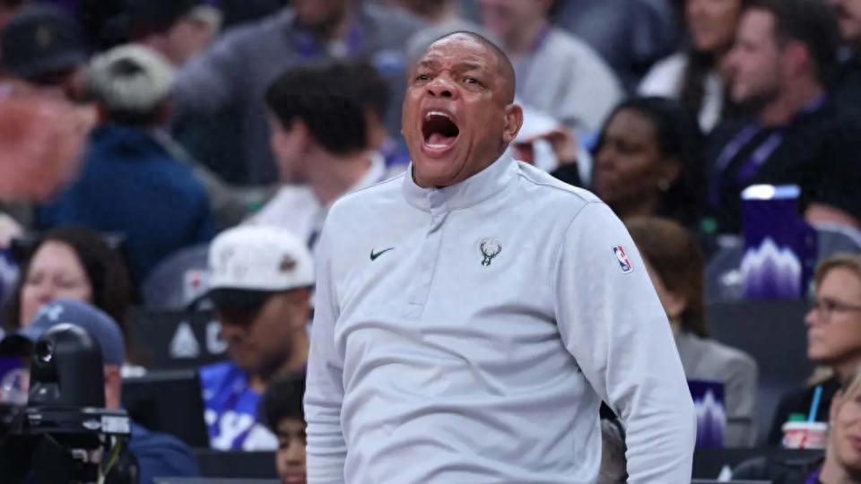 执教雄鹿战绩95胜99负！老里弗斯面临下课危机，多名球员对其失去信心