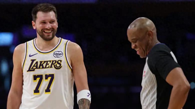 又数钱了！官方通报：东契奇因对裁判做出不当且不专业手势被罚五万美元