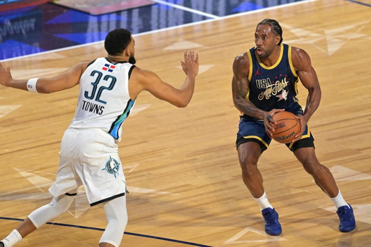 全明星正赛-伦纳德单节砍下31分引爆全场 新星队决赛大胜星条队夺冠