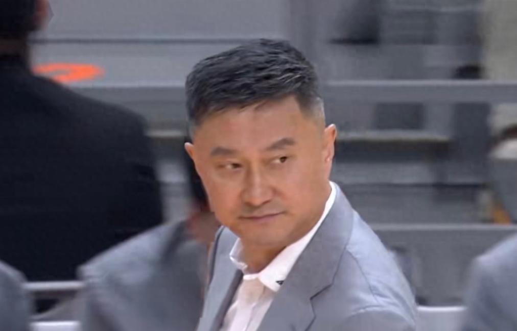 杜锋究竟发生了什么？广东队又面临何种状况？我们来探讨这两个问题！