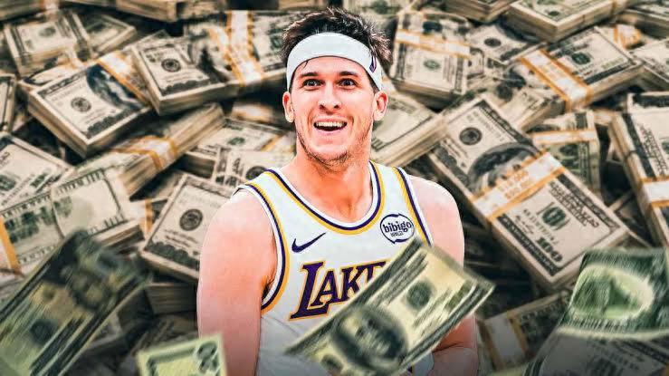 ESPN对湖人顶薪续签里夫斯给出评价:这笔操作评级B+,接下来补强将更困难。