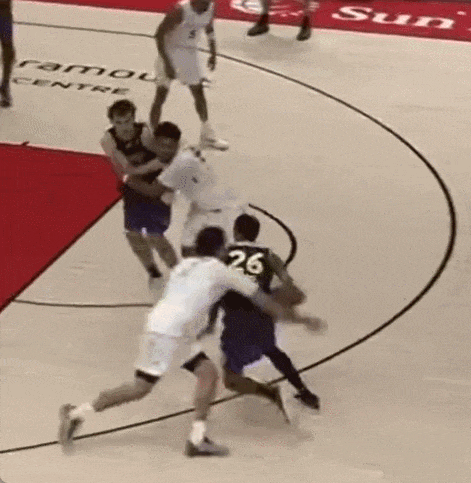 7次出手仅得4分！富尔茨首次亮相！彻底陨落的NBA状元郎