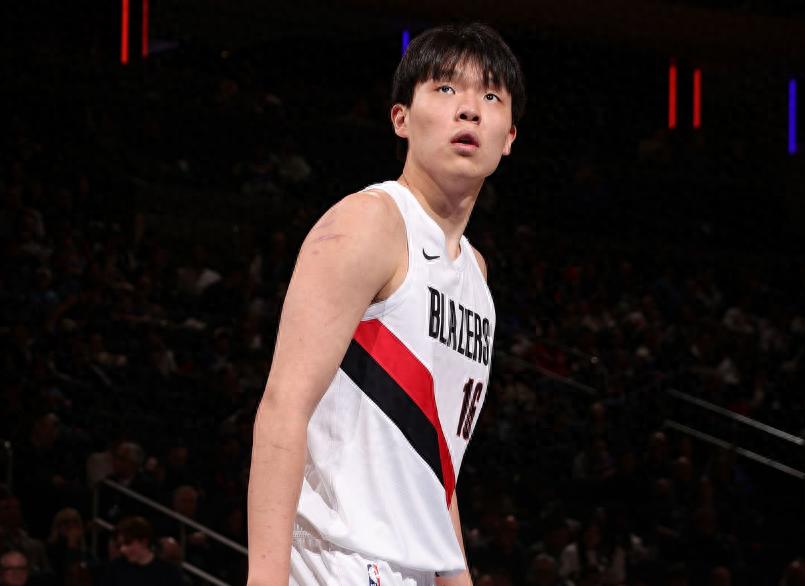 杨瀚森精彩一球引发热议!NBA官方高度评价其智慧打法,美媒看好未来潜力