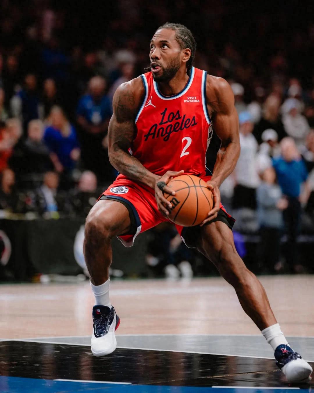 快船之所以敢于交易哈登和祖巴茨,是因为有伦纳德撑腰。