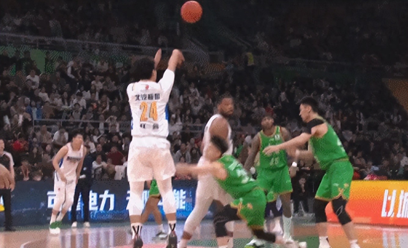 15分差距逆转!赵睿高效发挥13投11中独得34分 北京终结辽宁六连胜