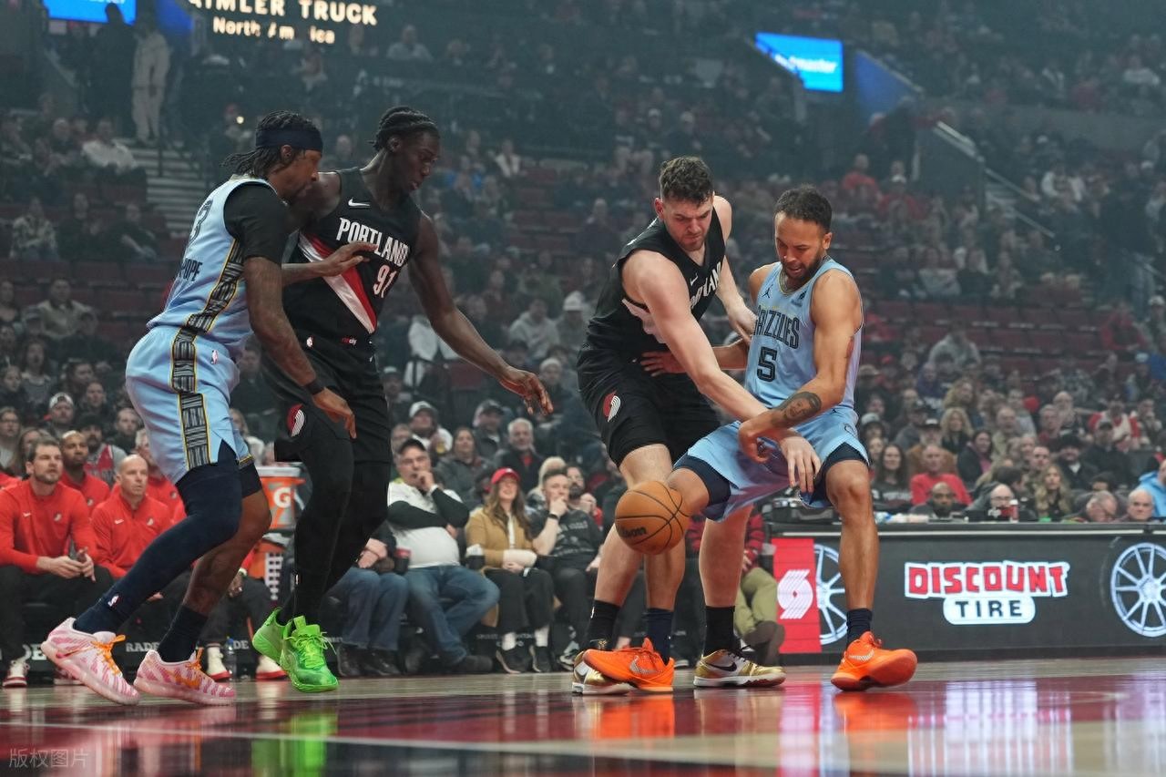 杨瀚森上场3分钟内被判3次犯规,克林根爆发贡献20分19篮板,开拓者击败灰熊