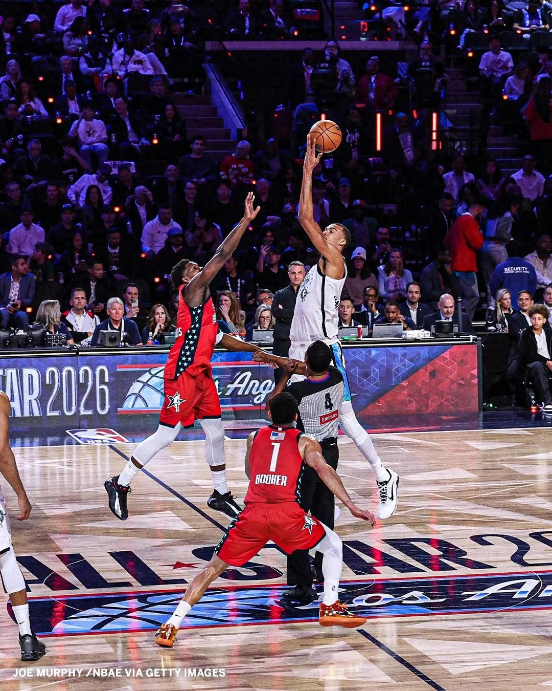 单节砍下31分,战神卡拯救了全明星赛。