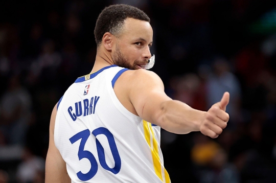 库里展现超凡水准，金州勇士逼近NBA 2025-2026季后赛门槛
