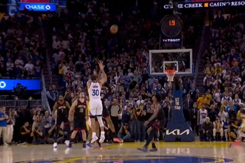 库里距离完美的复出之夜，就差一个绝杀球