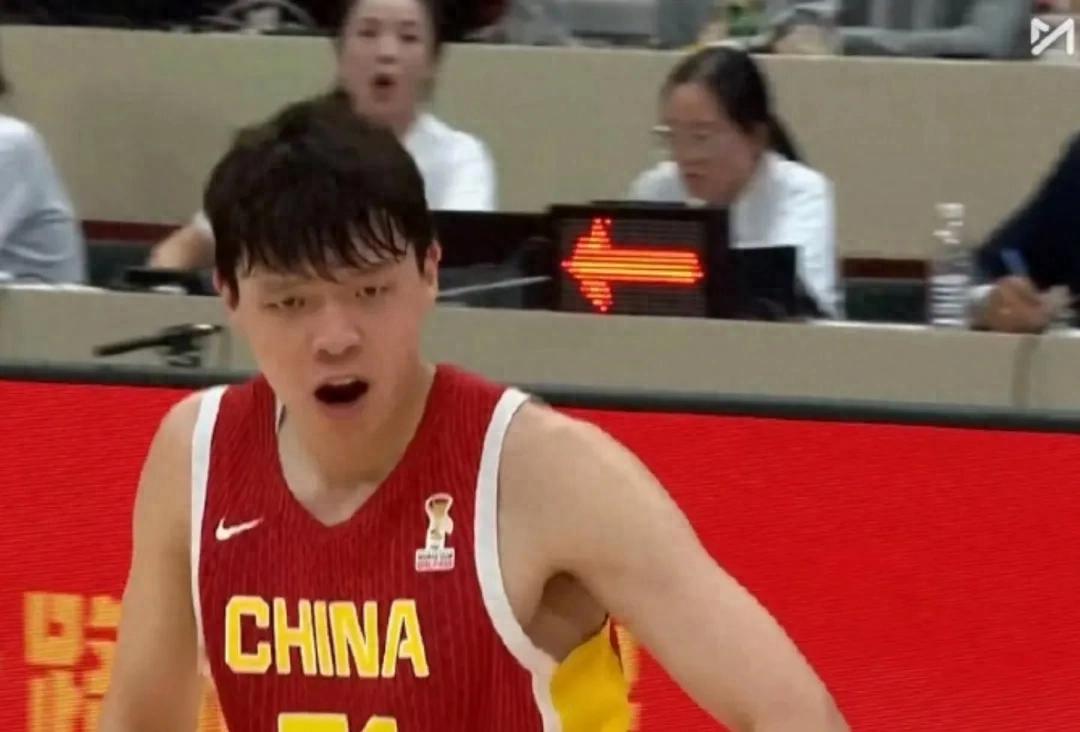 杨瀚森完成绝杀击败黎巴嫩！这一战，展现了NBA球员的水平和实力