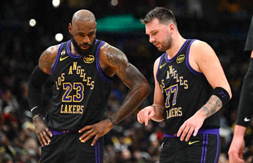 东契奇惊人的表现统计：关键时刻最后阶段未出手，与詹姆斯同场比赛时球队净负82分，成为全队表现最差组合