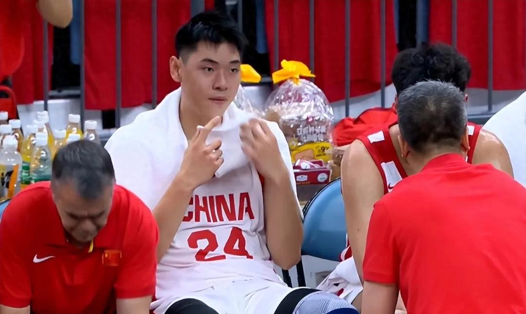 中国男篮战胜澳大利亚!王俊杰,依然是顶级球员