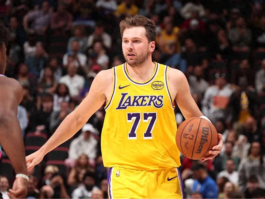 背靠背百分成就,情感低谷期的东契奇表现惊人