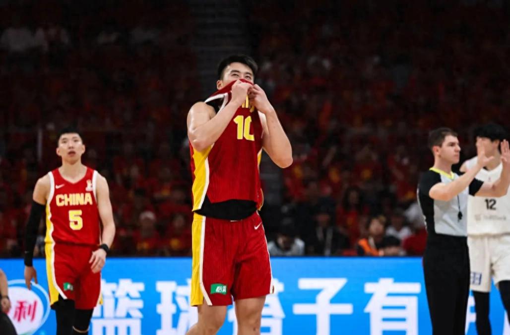 中国男篮面临生死战,结果却变成了一场轻松的大胜。
