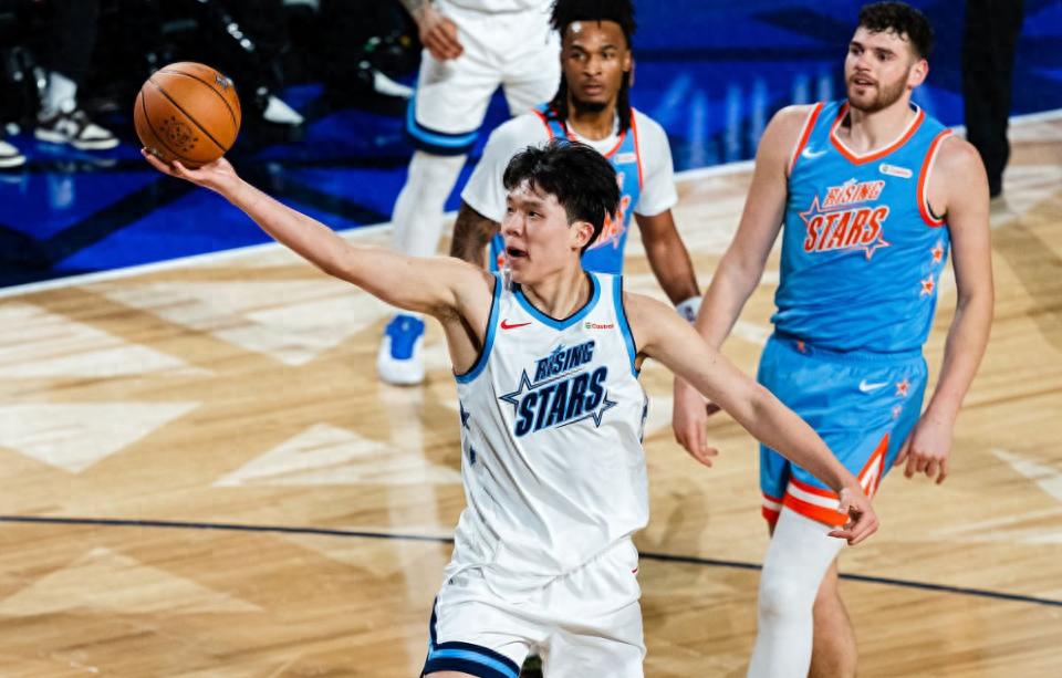 队记:杨瀚森非常渴望证明自己应当被尊重,他十分享受全明星周末的氛围。