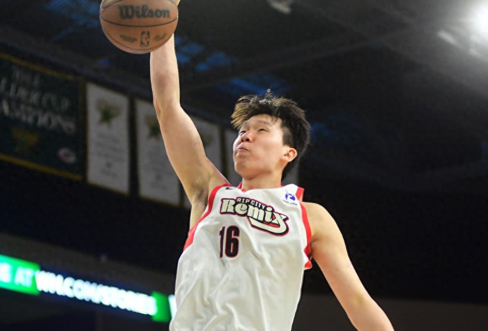 开拓者官方宣布将杨瀚森下放至发展联盟！今日他将带领混音队出战季后赛，单场淘汰赛制下力争上演逆袭