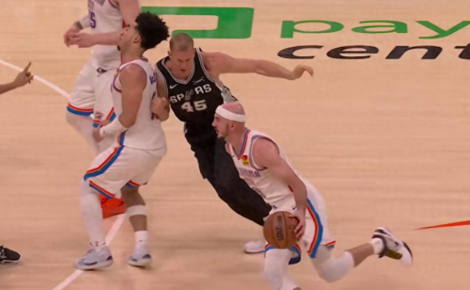 恶劣一级犯规！NBA官方升级普拉姆利动作：天王山之战蓄力撞倒麦凯恩