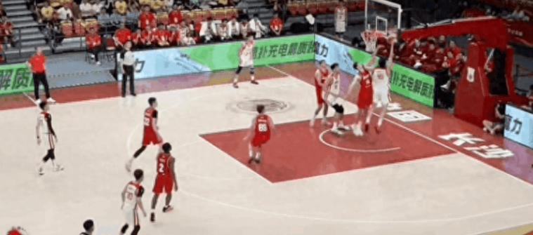 王俊杰斩获18分14篮板,廖三宁贡献15分,中国男篮力克塞尔维亚FMP