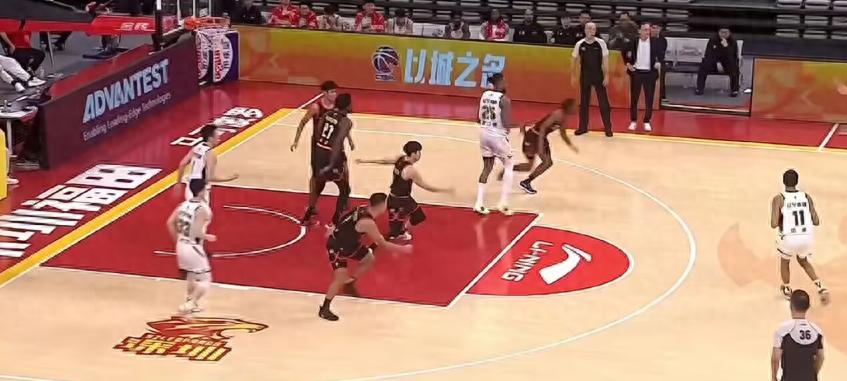 莫兰德表现抢眼贡献21分13篮板，赵继伟拿下17分9助攻，辽宁击败深圳收获三连胜