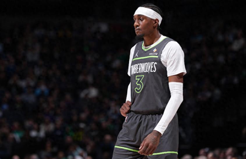 森林狼队喜忧参半：爱德华兹今日回归赛场，麦克丹尼尔斯确诊髌腱炎与骨挫伤