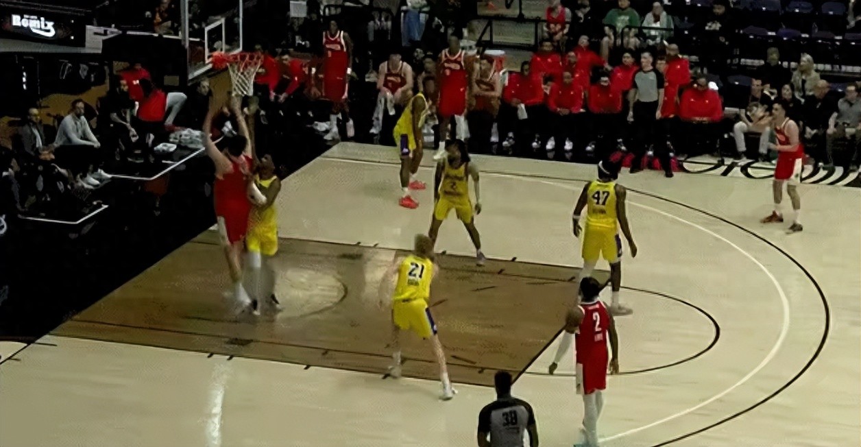 出手机会不足！杨瀚森4投3中得8分3篮板6失误 混音队加时赛击败南湾湖人