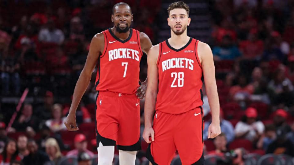 一位NBA球探指出，火箭队过度倚重杜兰特，而申京在防守端存在明显漏洞。