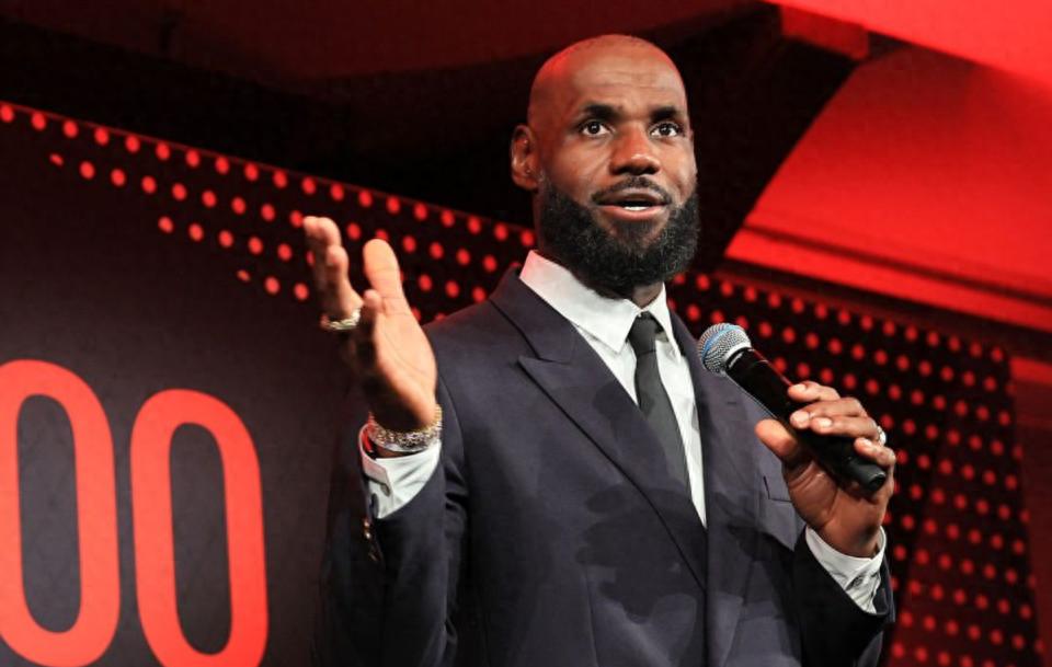 实实在在的话语权！41岁的詹姆斯影响力依旧强大：他拖住了整个NBA的步伐。