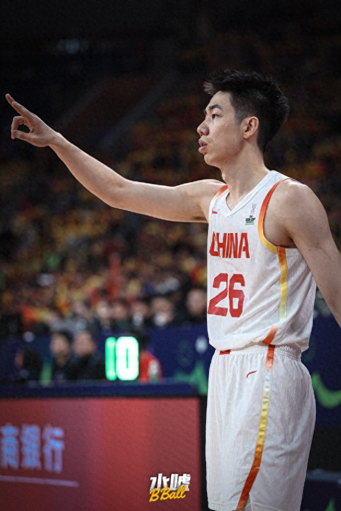 惊天逆转！朱俊龙贡献19分后伤退，赵继伟遭罚出场，世预赛中国男篮险胜中国台北队