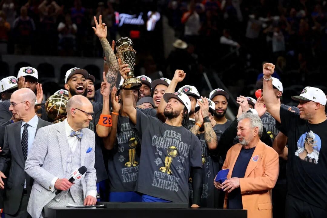 NBA书写新篇章!八年间八支不同队伍捧杯,别再提马刺未来可期