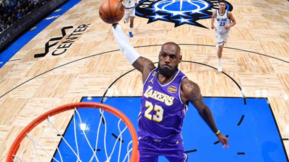 ESPN分析师认为,勒布朗·詹姆斯极有可能告别湖人,若想释放5000万美元薪资空间,球队必须放弃数名球员。