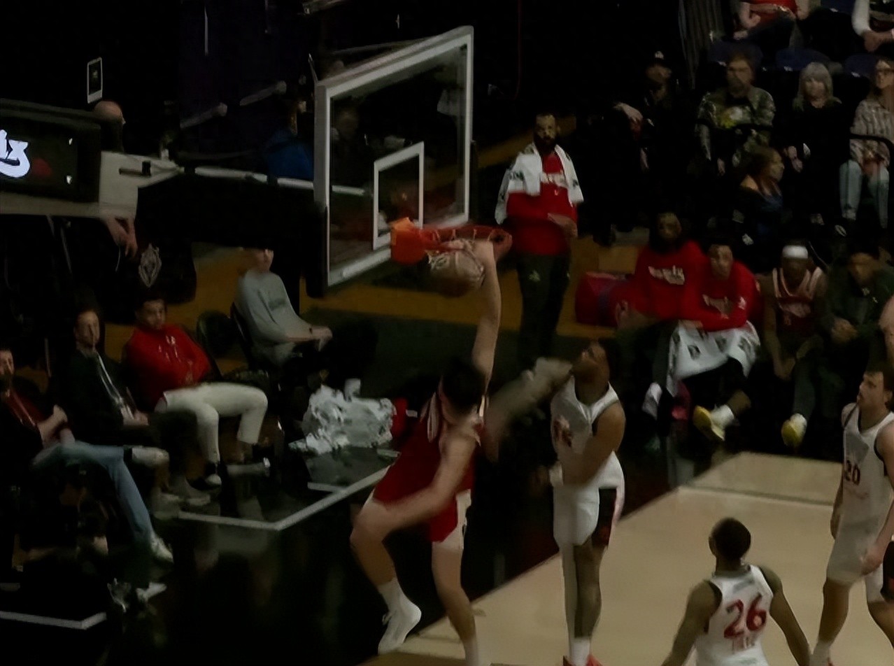 17分加11篮板!杨瀚森封盖富尔茨!这可是NBA选秀状元