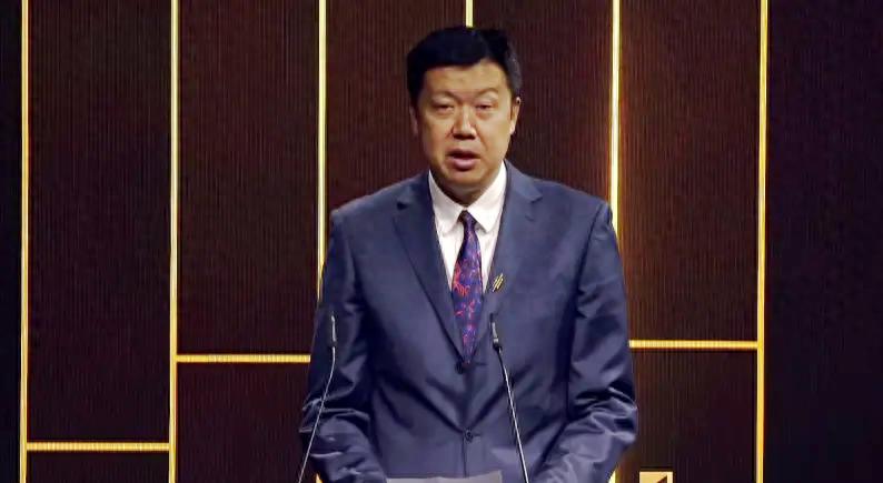 中国篮球史上第五位入选者！王治郅跻身FIBA名人堂：感恩国家与部队，亦感激父母