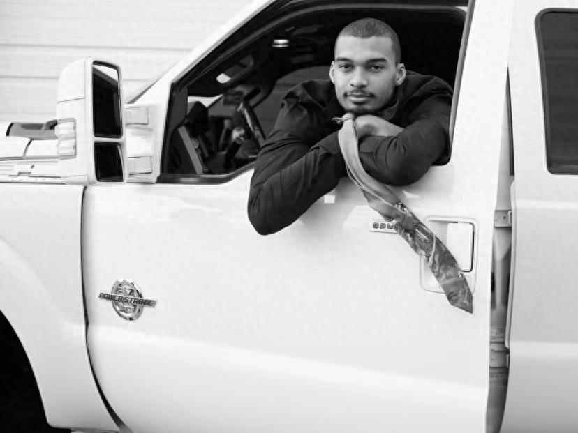 文班亚马亮相《LOVE》杂志:封盖如同终结对手的喜悦 研习少林武艺是长久夙愿