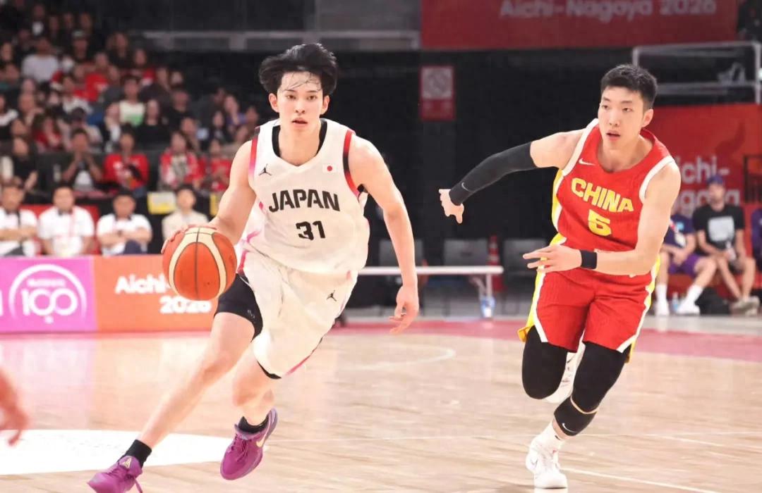 日本男篮的主教练师从锡伯杜。
