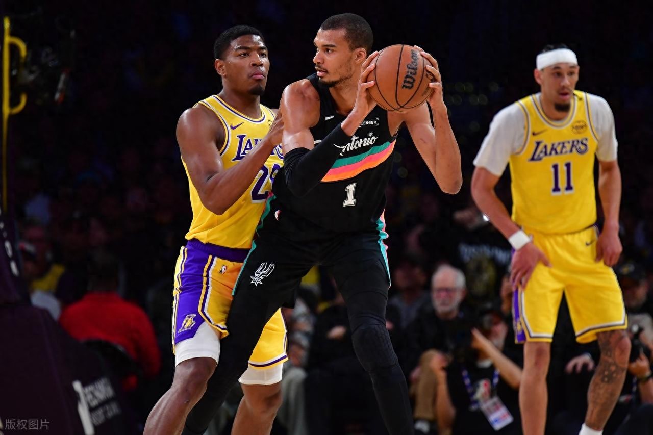 统治全场！文班亚马狂砍40分12篮板 詹姆斯与东契奇缺阵 湖人惨败马刺28分
