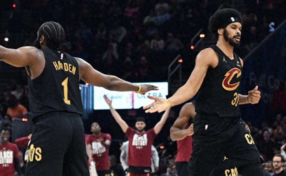 揭开艾伦爆发背后的秘密：源于莫布利伤后的一次谈话 哈登加入将局面提升至全新境界