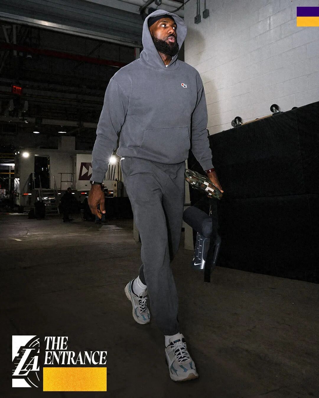 湖人大比分击败篮网,最大领先优势达到38分!里夫斯因伤缺阵20场后正式复出