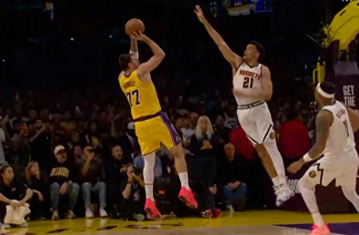 东契奇绝杀掘金,季后赛提前上演!这场比赛真是惊心动魄