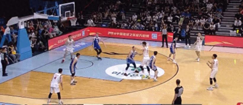 庞峥麟成为奇兵,赵继伟砍下17分,中国男篮大胜中国台北,成功晋级世预赛第二阶段。