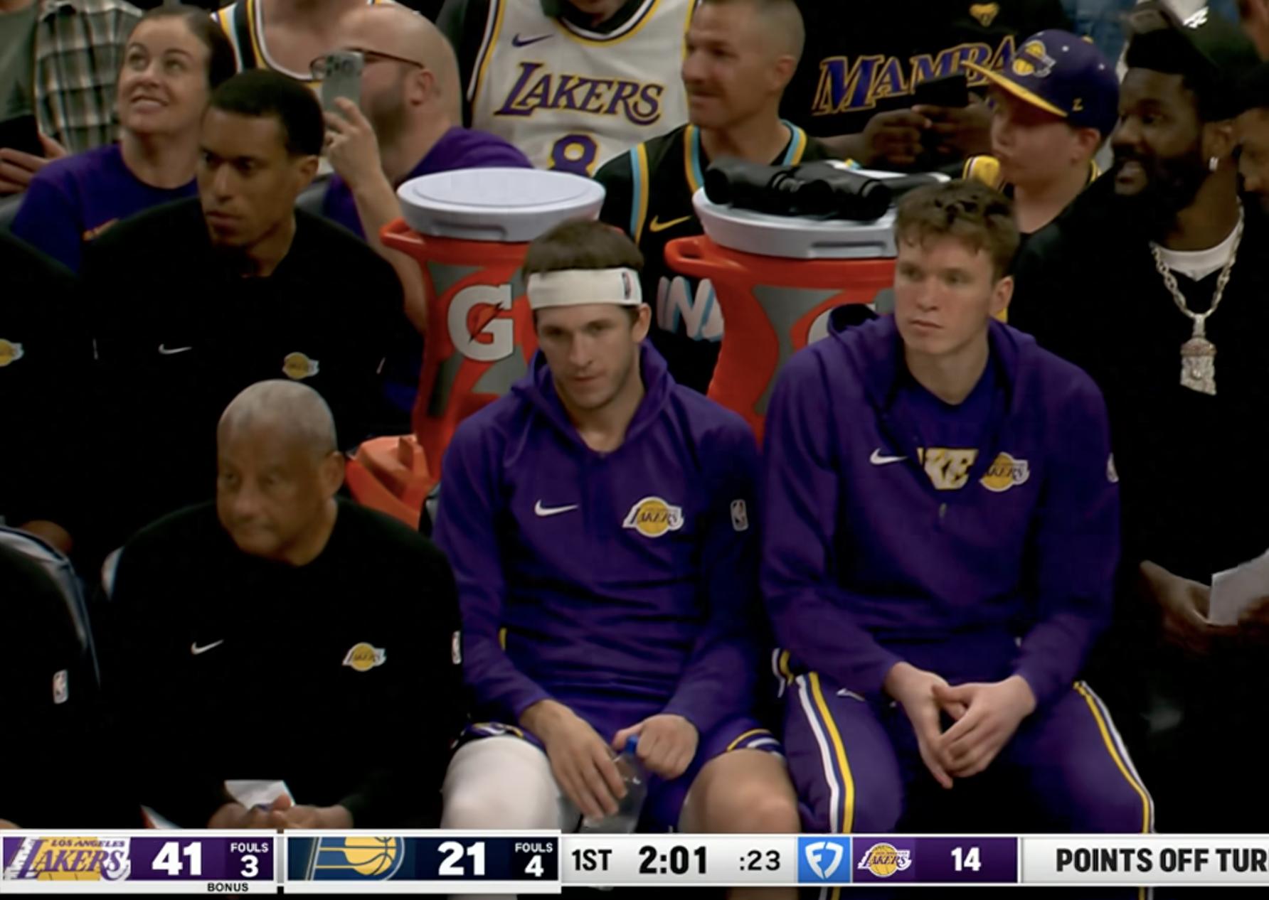 詹姆斯之子布朗尼顶替克内克特进入轮换阵容，并献上一次精彩暴扣