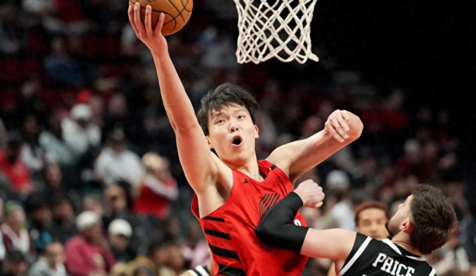 尼克斯或成为杨瀚森的潜在买家？美国记者建议球队出手：他已展露对抗与组织方面的天赋
