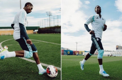 保罗·博格巴身着阿根廷国家队球衣