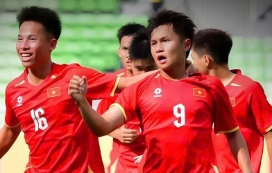 东南亚球迷震惊:U19越南队亮相“超级前锋”,场均3球