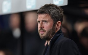 曼联因裁判在伯恩茅斯平局中的争议判罚而愤怒