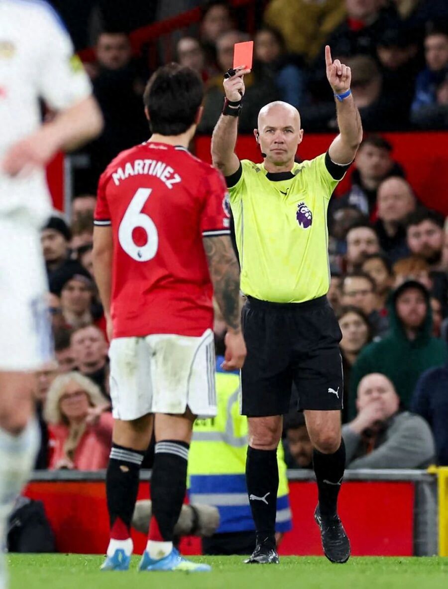 曼联1-2失利，利马红牌引发争议！判罚存疑但表现确实不佳，阵容深度不足问题凸显