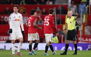 利桑德罗·马丁内斯遭驱逐，曼联45年来首次在老特拉福德主场败给利兹联