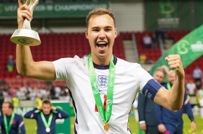 官方确认：国际足联宣布英格兰队长转换国籍