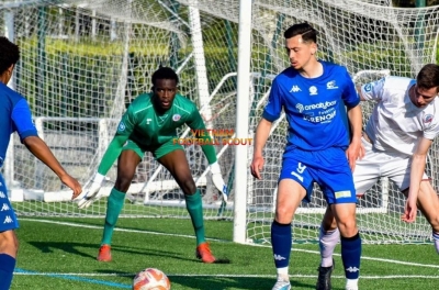 身高1米81的法国越裔前锋意外现身越南