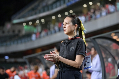 Madam Pang意外地在学生足球比赛中做出了前所未有的举措