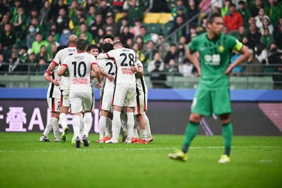 法比奥受伤离场扰乱双前锋战术：国安失利源于突发状况，更源于实力差距